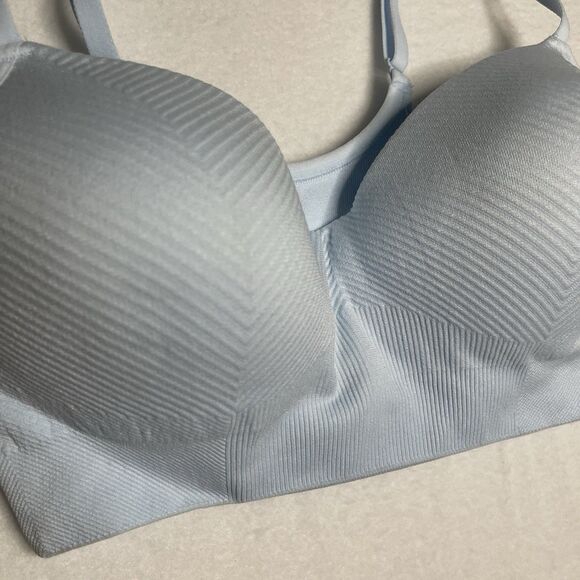 All in motion Size Med Seamless Padded Bra Bundle, Adjustable Straps, 3 Colors - Picture 6 of 9